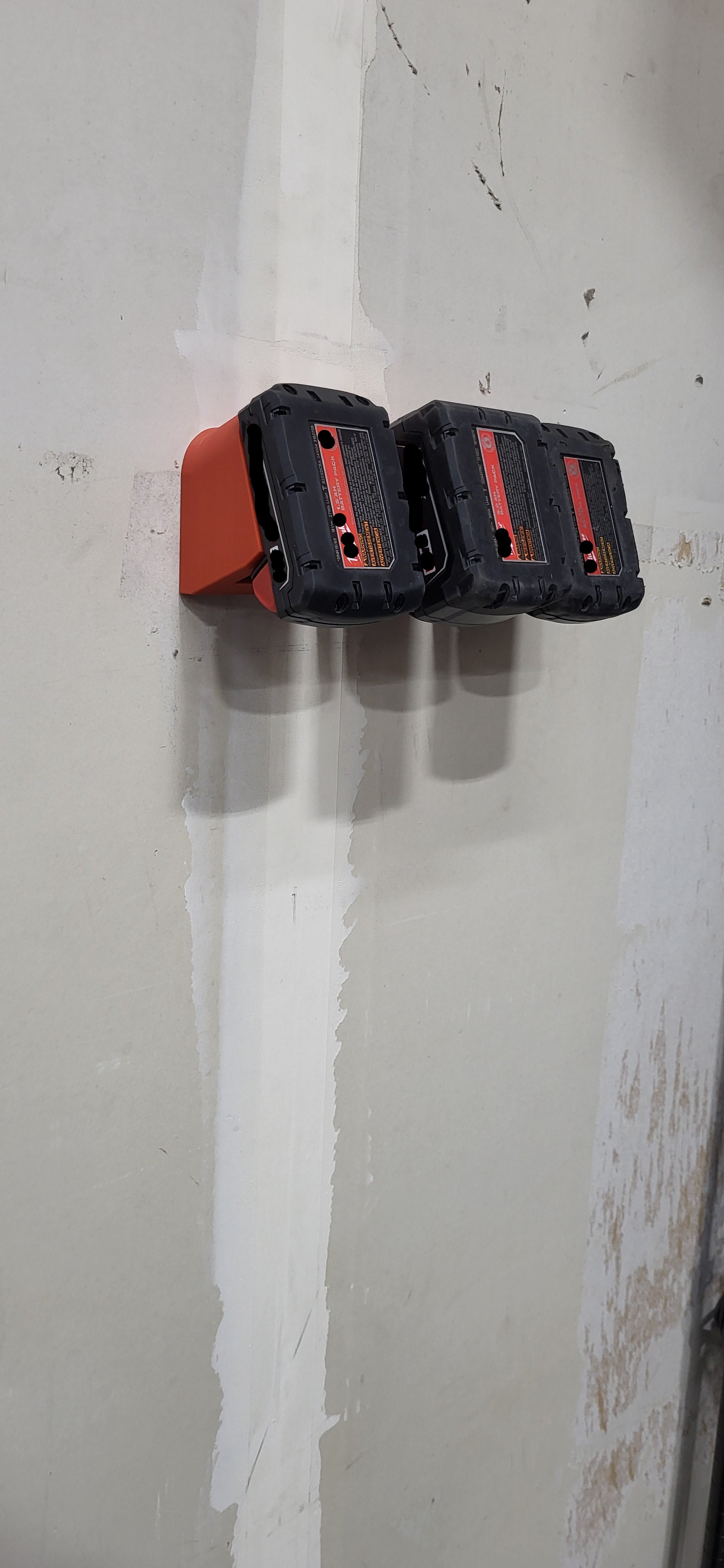 Triple battery holder for Milwaukee battery's