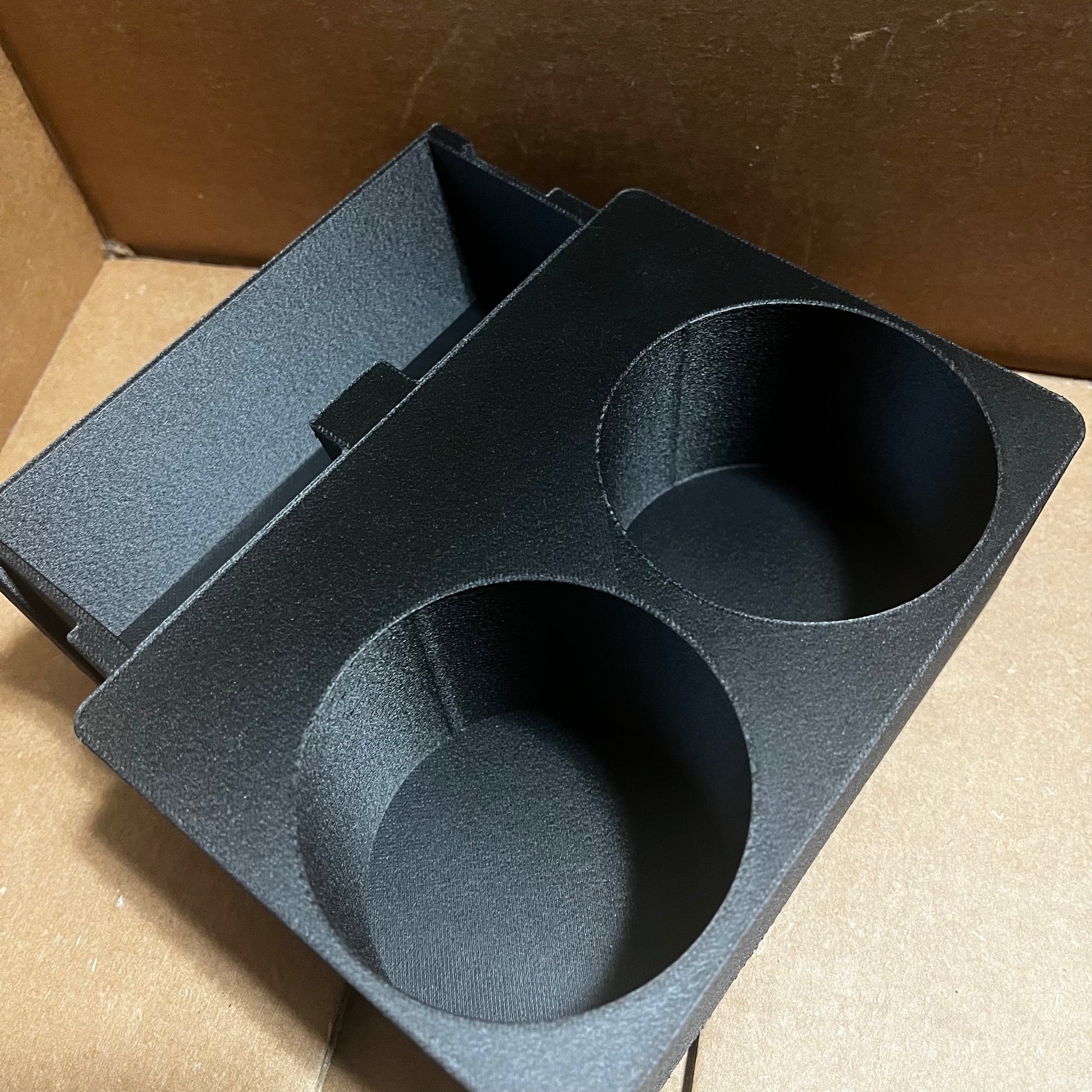 Alikitty's BMW E30 cupholders without option for extra storage in a box